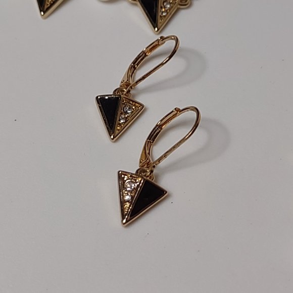 Black And Gold Tone Necklace And Earring Set - Picture 4 of 11